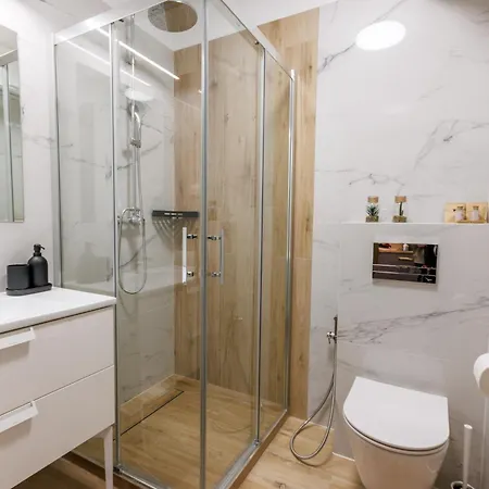 Zeus Apartment *