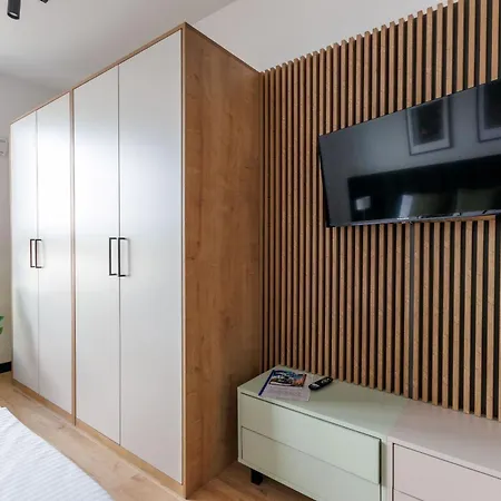 Zeus Apartament *