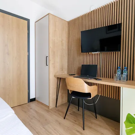 Zeus Apartament *